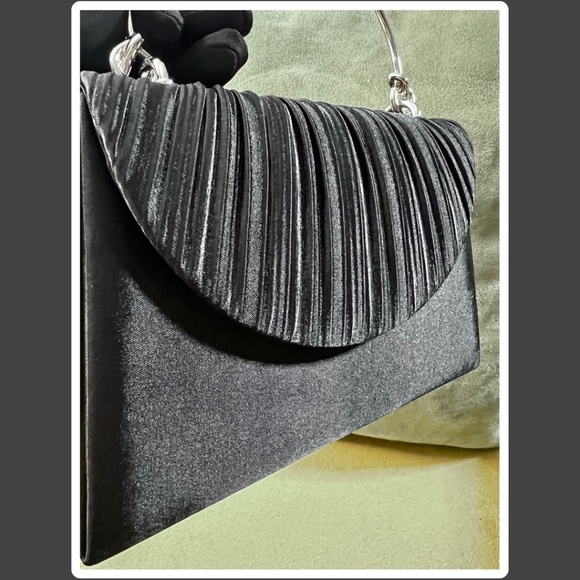 🔺SOLD🔺Black Satin Pleated-Flap Metal Handle Retro Evening Bag w/Detachable Strap - Picture 8 of 14